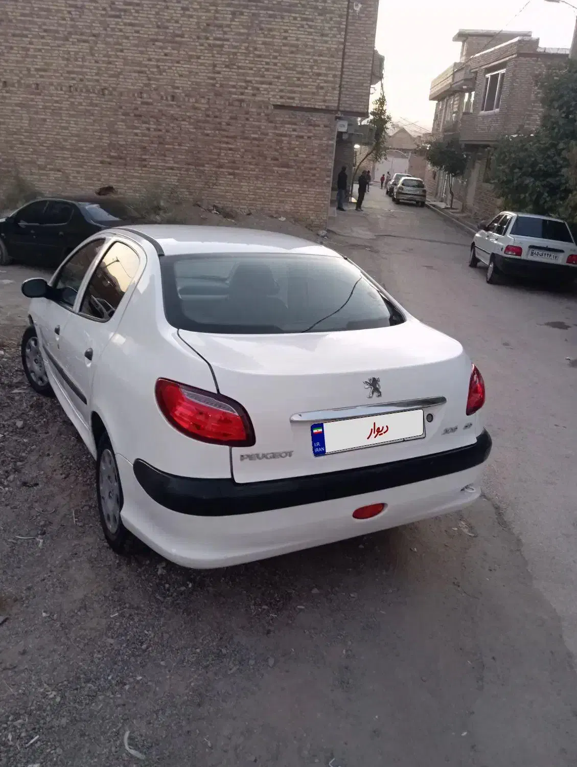 پژو ۲۰۶ صندوق دار v8 - 1398