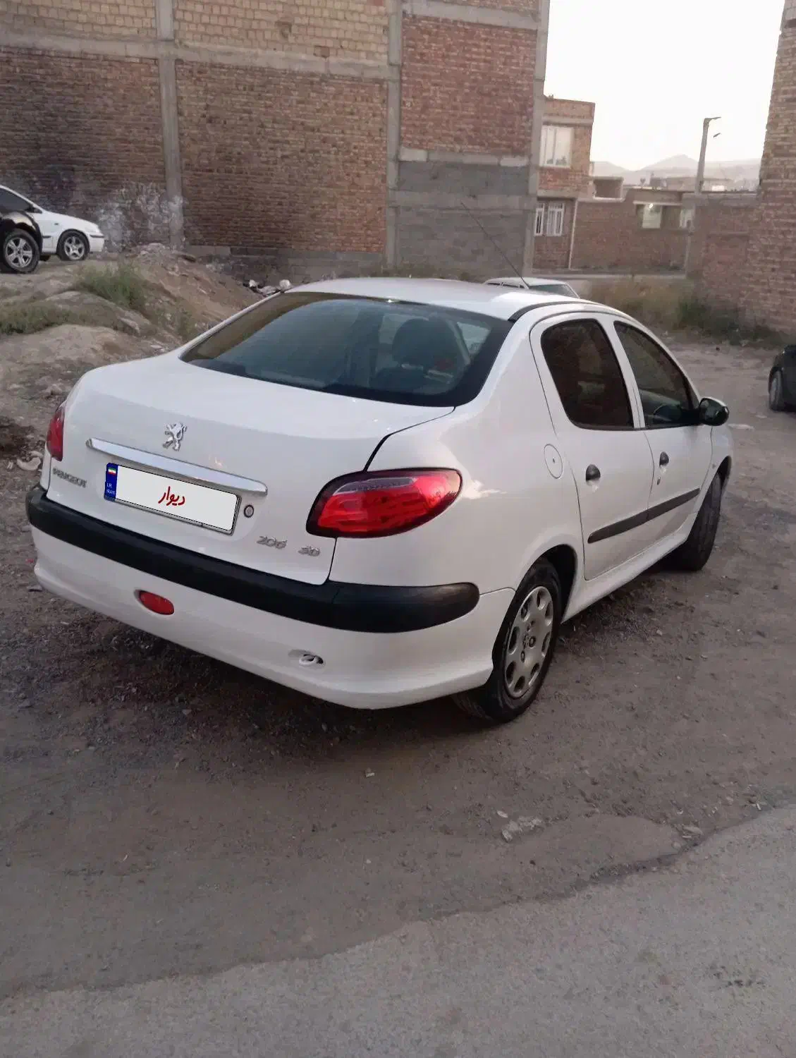 پژو ۲۰۶ صندوق دار v8 - 1398