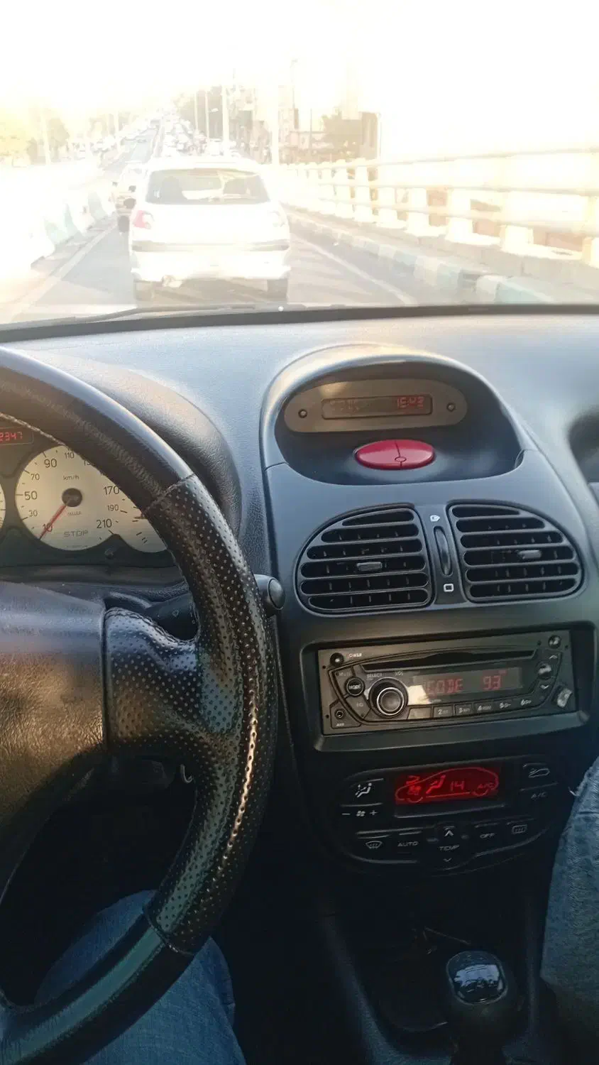 پژو ۲۰۶ صندوق دار v8 - 1390
