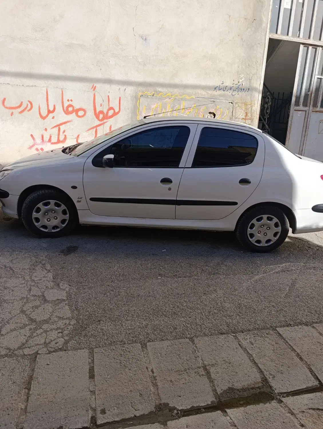 پژو ۲۰۶ صندوق دار v8 - 1393