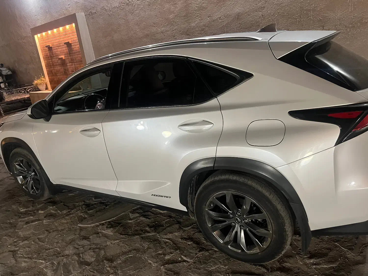 لکسوس NX هیبرید 300H - 2016