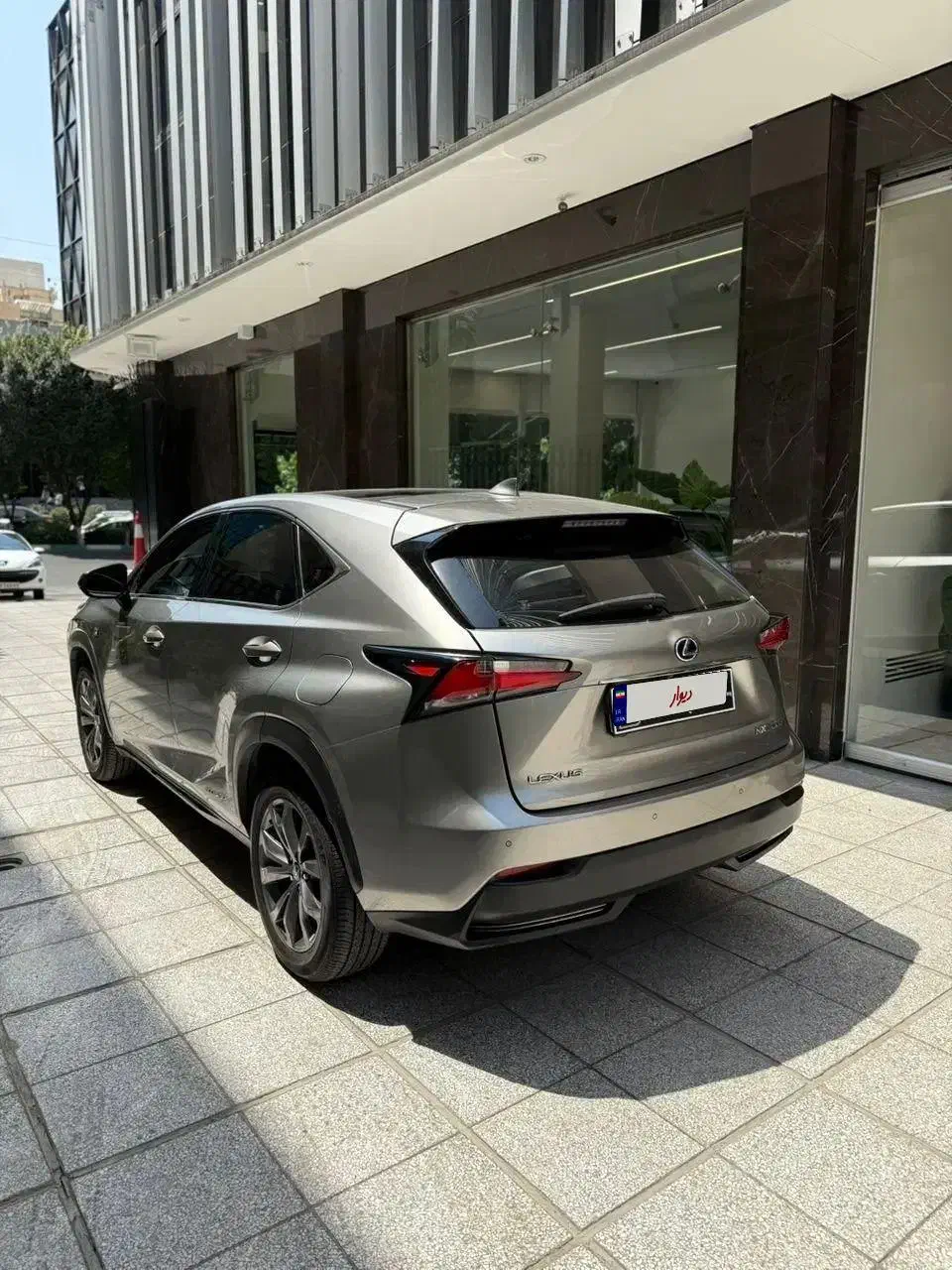 لکسوس NX هیبرید 300H - 2017