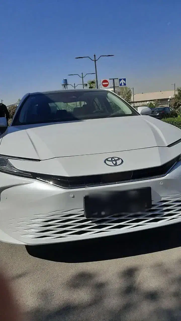 تویوتا کمری XLE - 2025