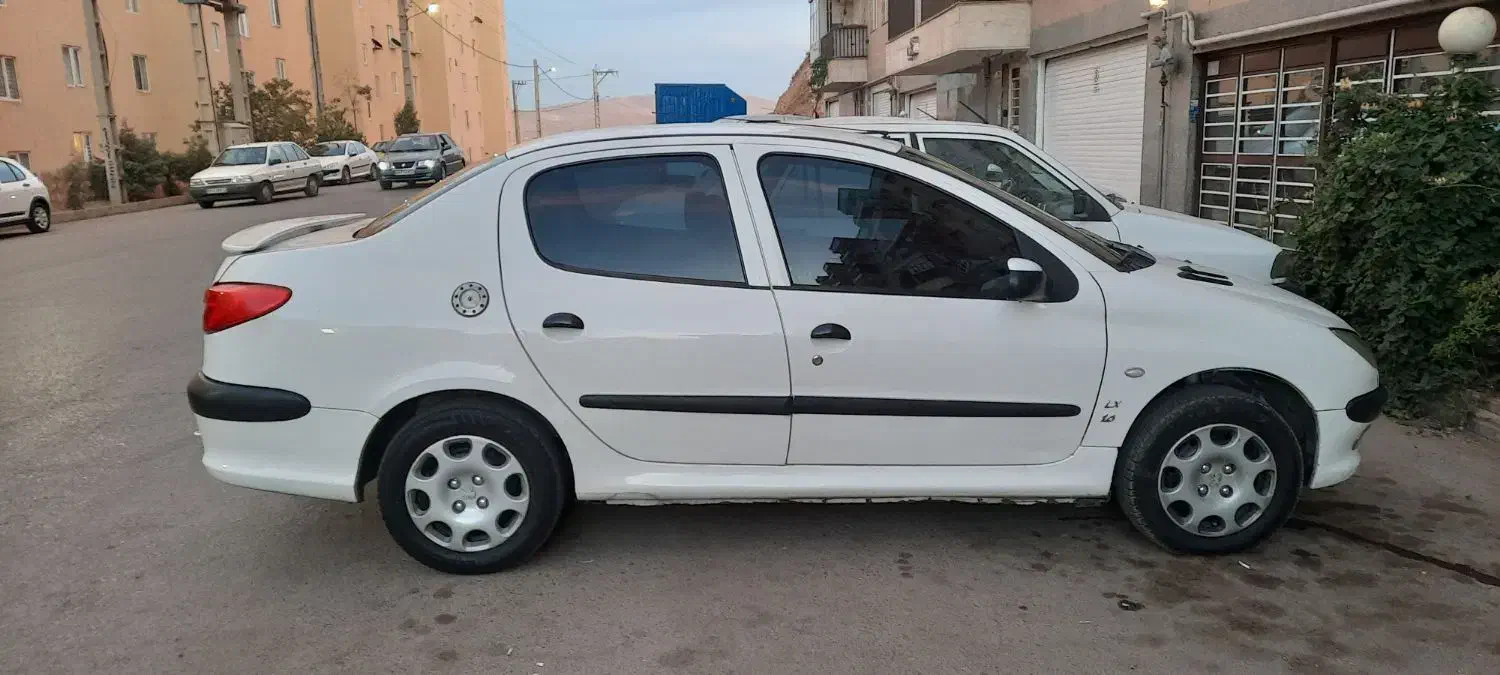پژو ۲۰۶ صندوق دار v8 - 1396