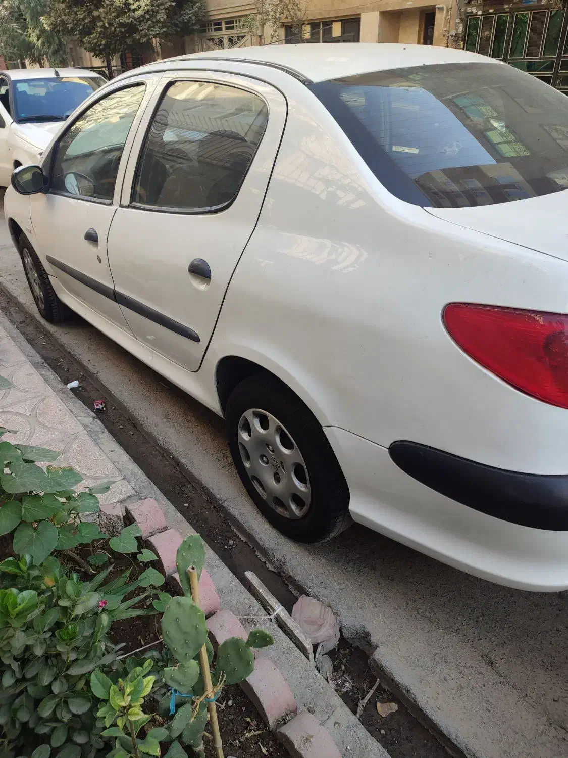 پژو ۲۰۶ صندوق دار v8 - 1393