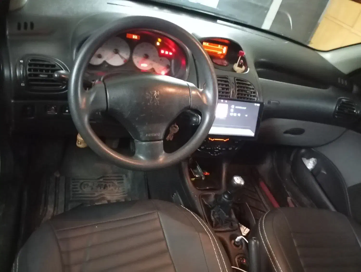 پژو ۲۰۶ صندوق دار v8 - 1399