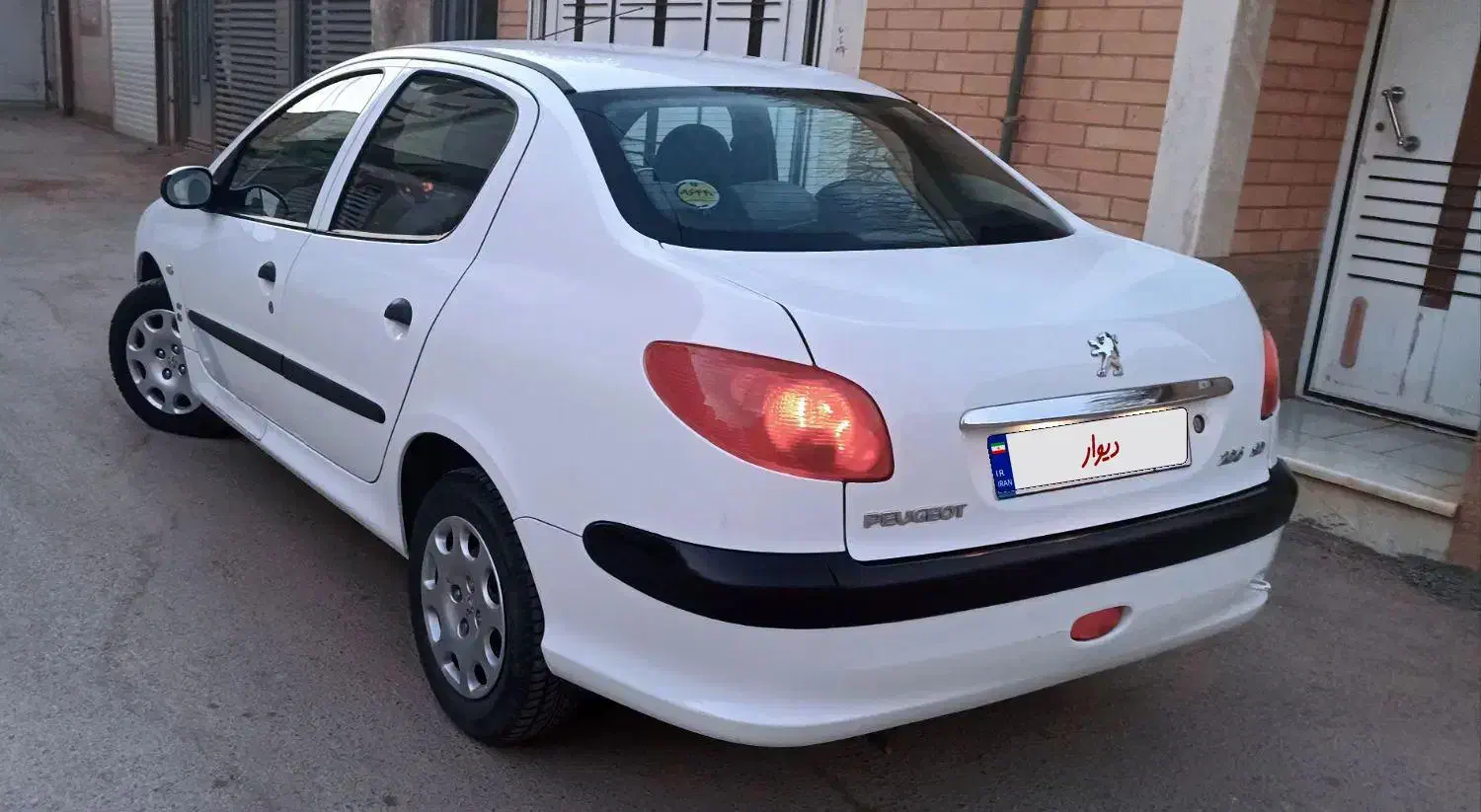 پژو ۲۰۶ صندوق دار v8 - 1398