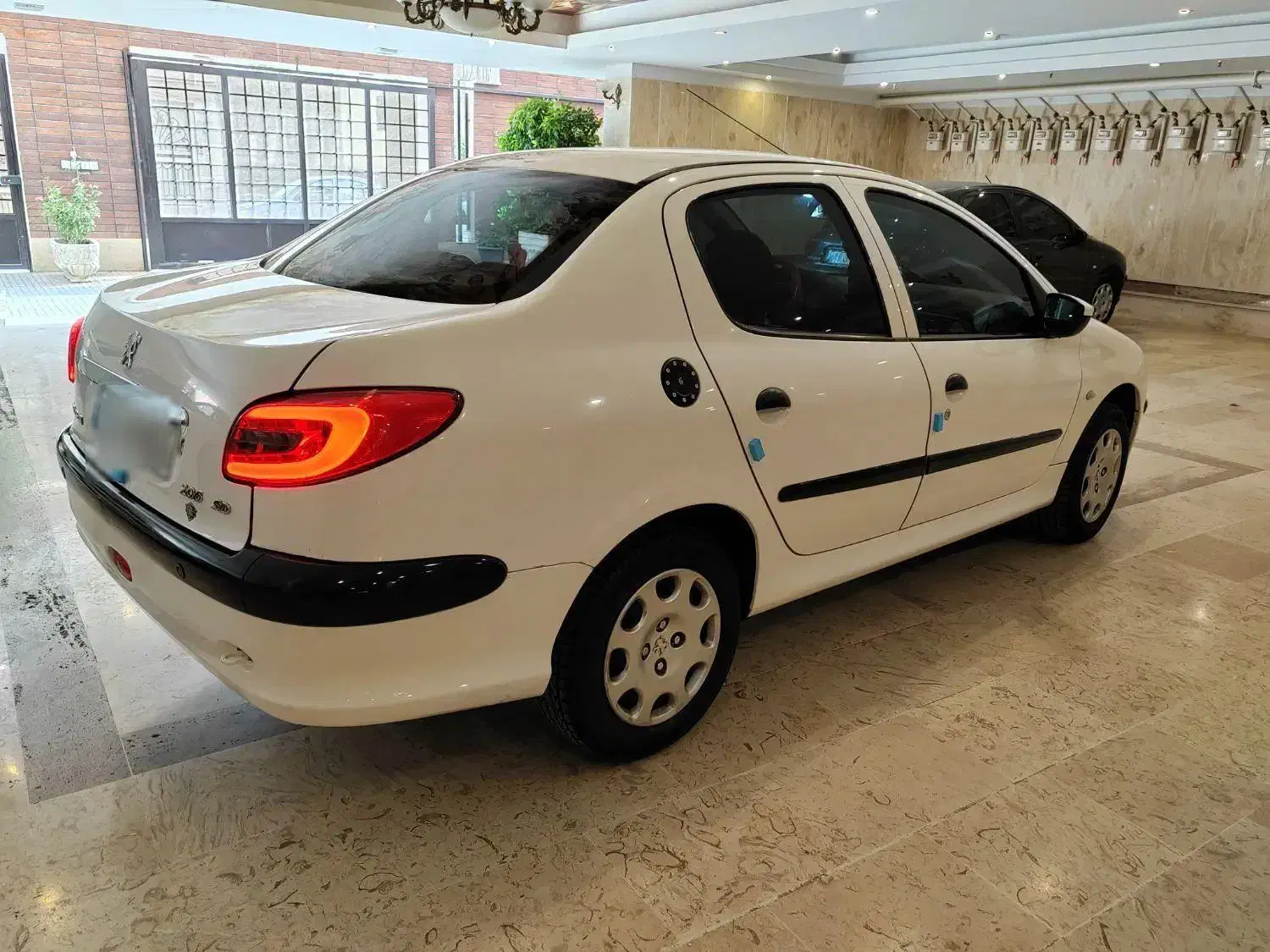 پژو ۲۰۶ صندوق دار v8 - 1395