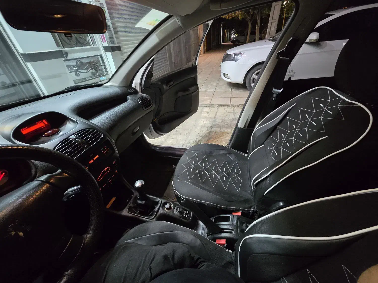 پژو ۲۰۶ صندوق دار v8 - 1400