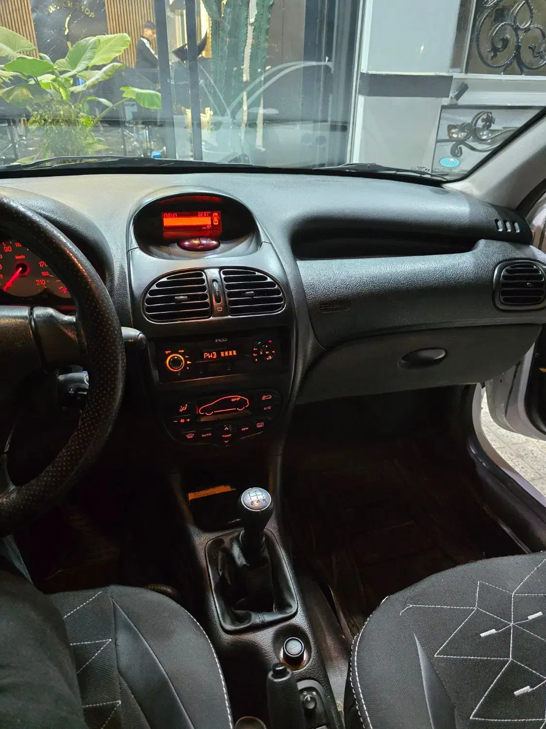 پژو ۲۰۶ صندوق دار v8 - 1400