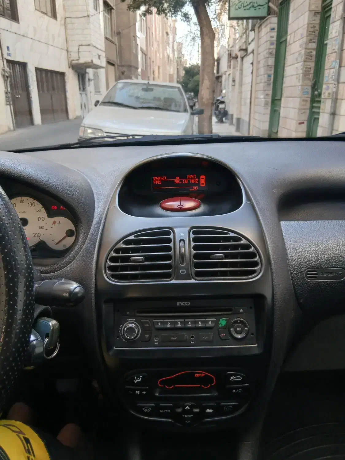 پژو ۲۰۶ صندوق دار v8 - 1394