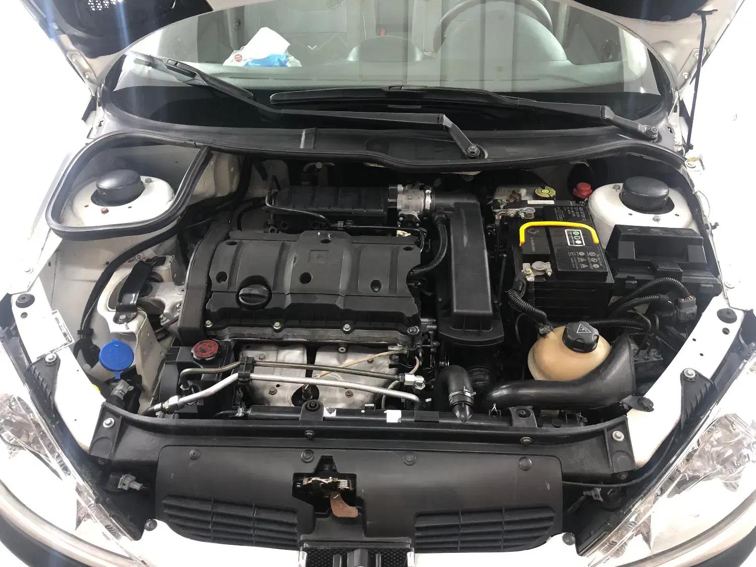 پژو ۲۰۶ صندوق دار v8 - 1395