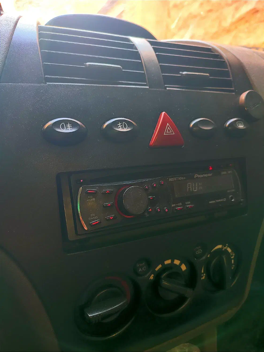 تیبا صندوق دار SX - 1392