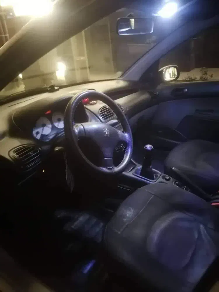 پژو ۲۰۶ صندوق دار v8 - 1396