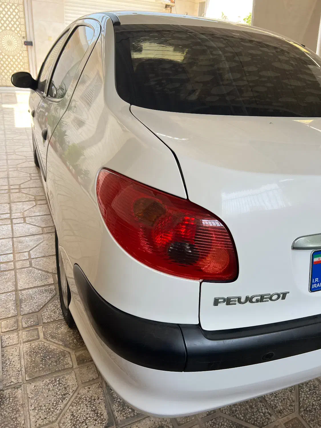 پژو ۲۰۶ صندوق دار v8 - 1396