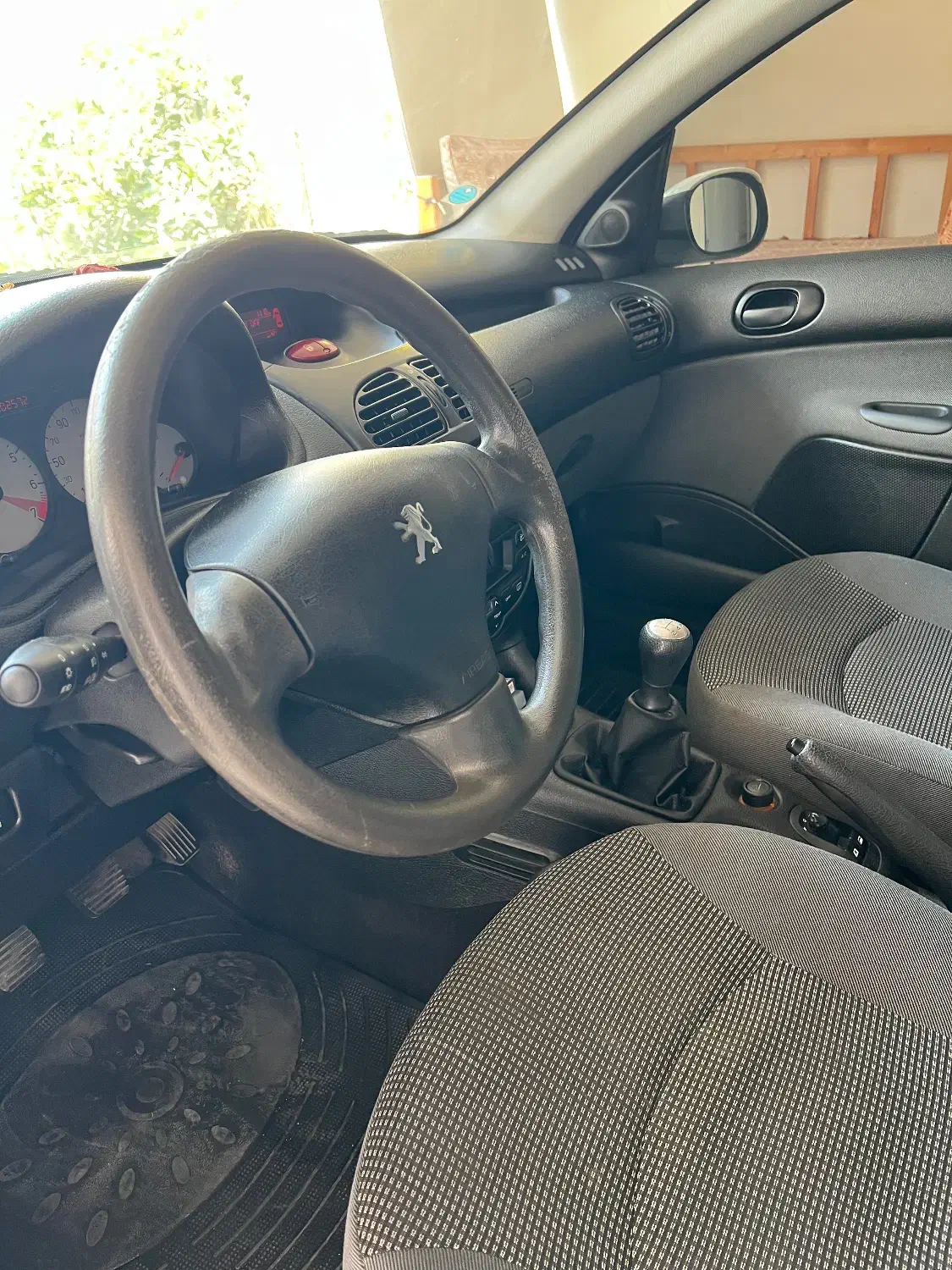 پژو ۲۰۶ صندوق دار v8 - 1396
