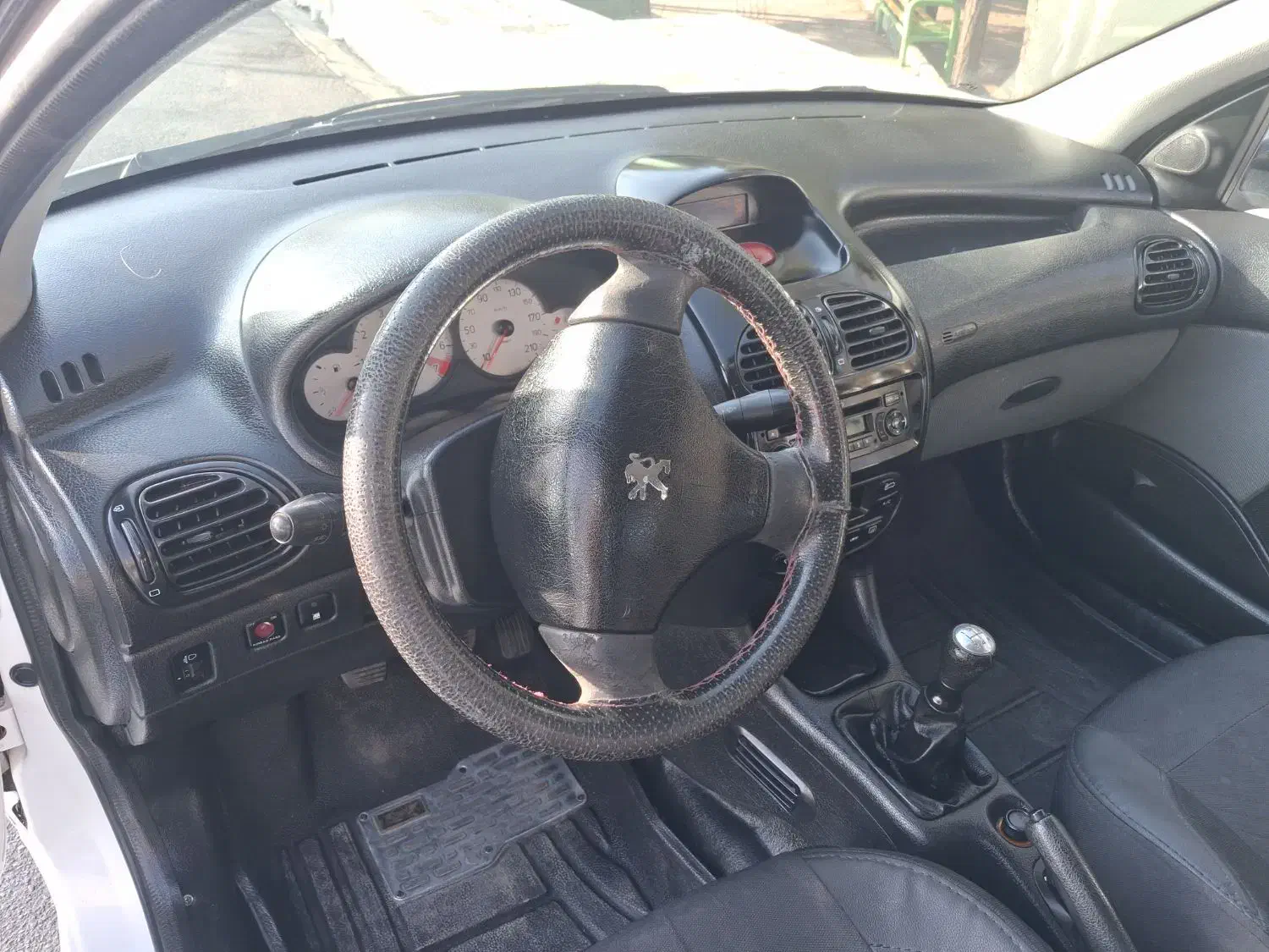 پژو ۲۰۶ صندوق دار v8 - 1398