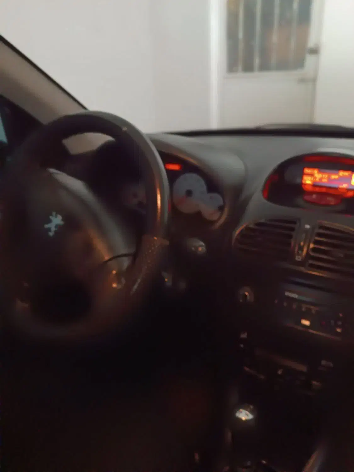 پژو ۲۰۶ صندوق دار v8 - 1399
