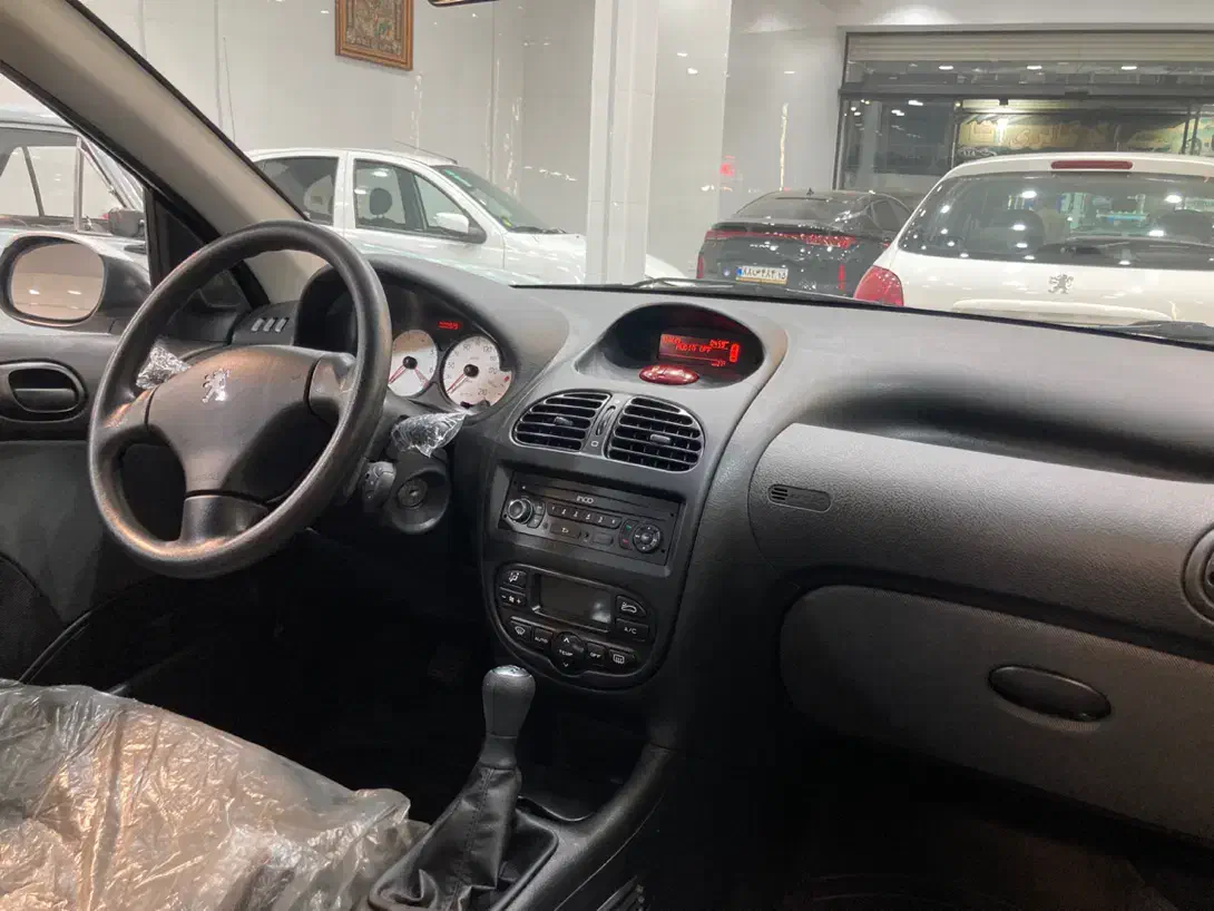 پژو ۲۰۶ صندوق دار v8 - 1399