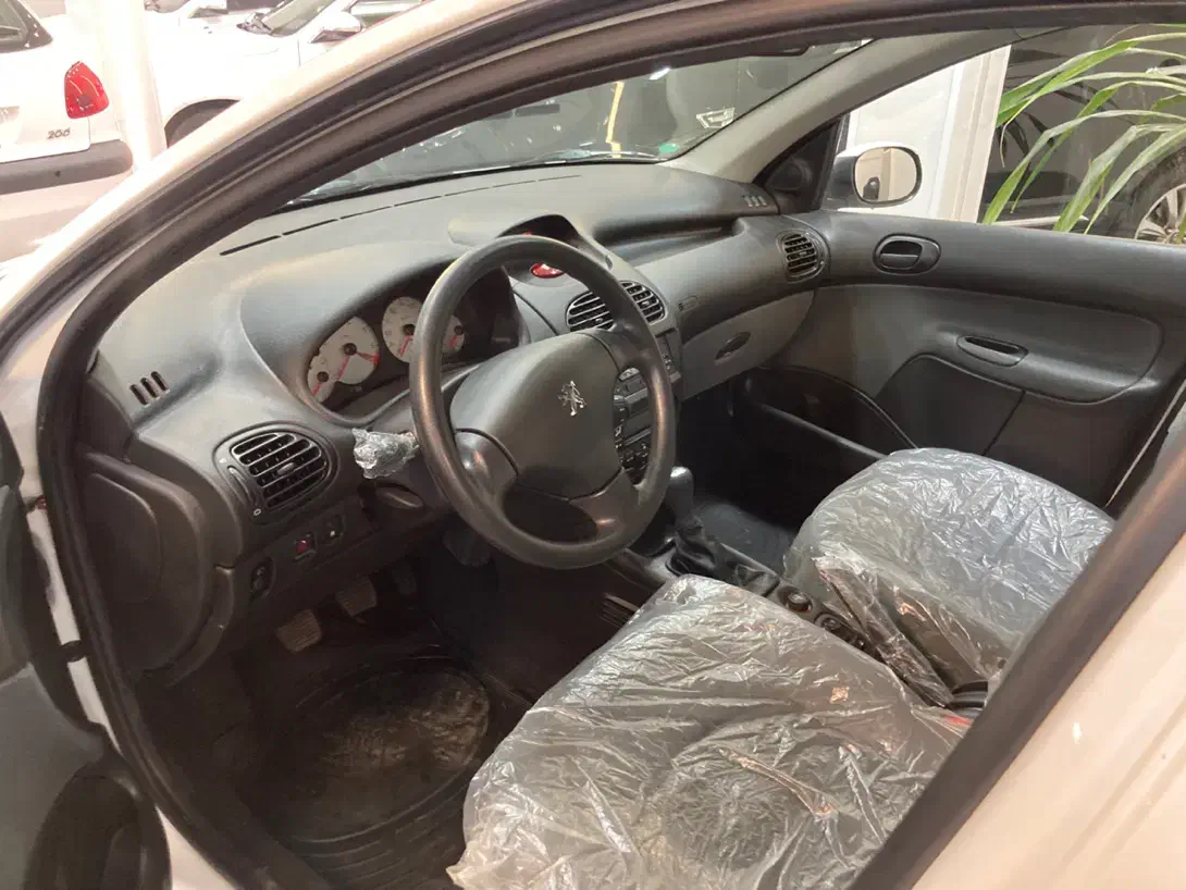 پژو ۲۰۶ صندوق دار v8 - 1399