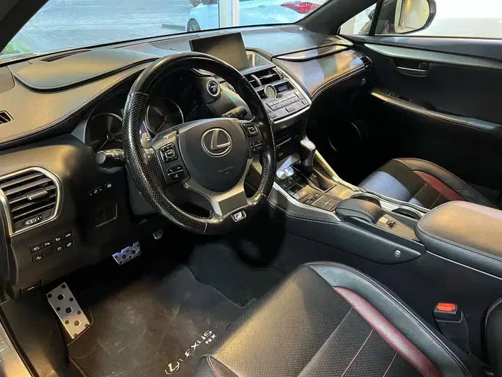 لکسوس NX هیبرید 300H - 2017