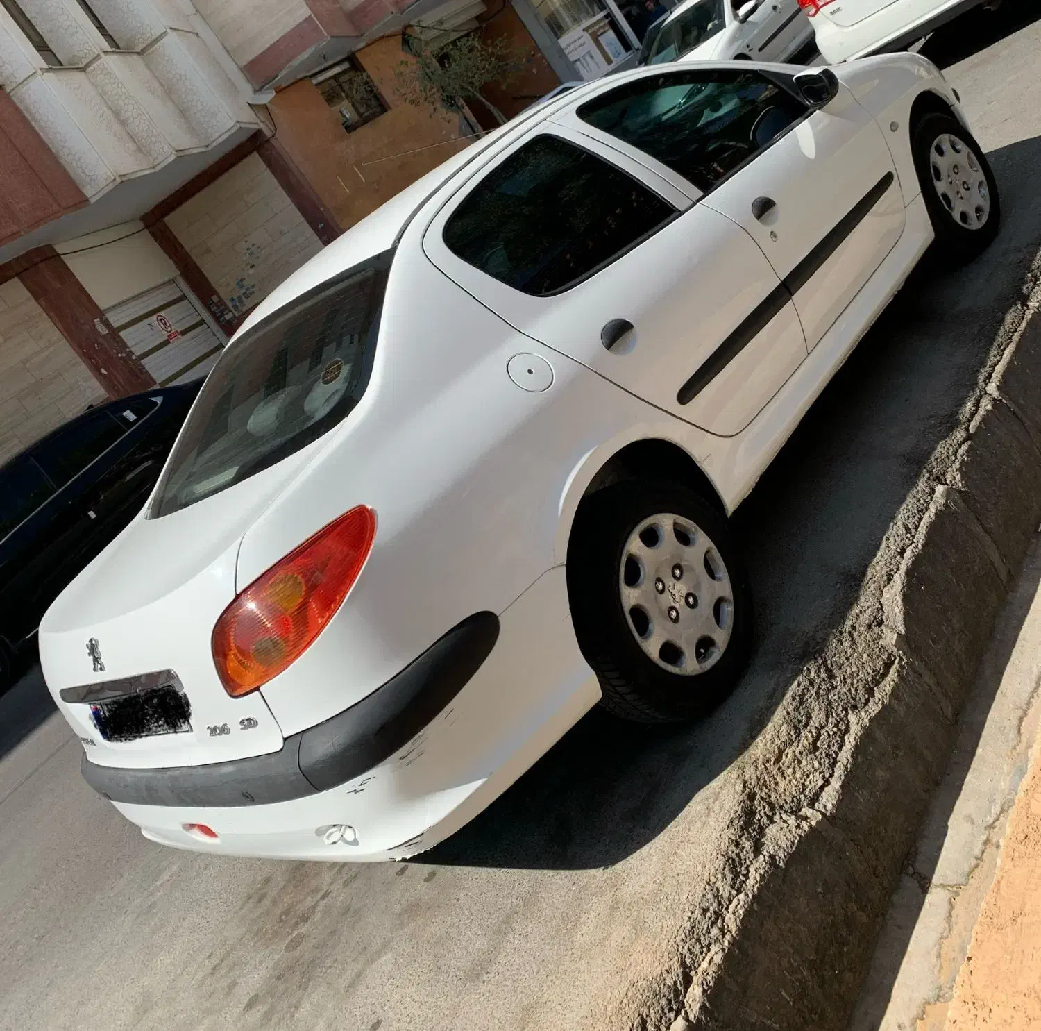 پژو ۲۰۶ صندوق دار v8 - 1393
