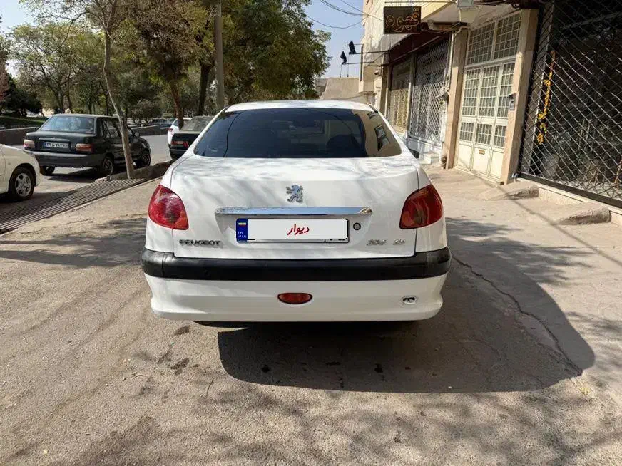 پژو ۲۰۶ صندوق دار v8 - 1396