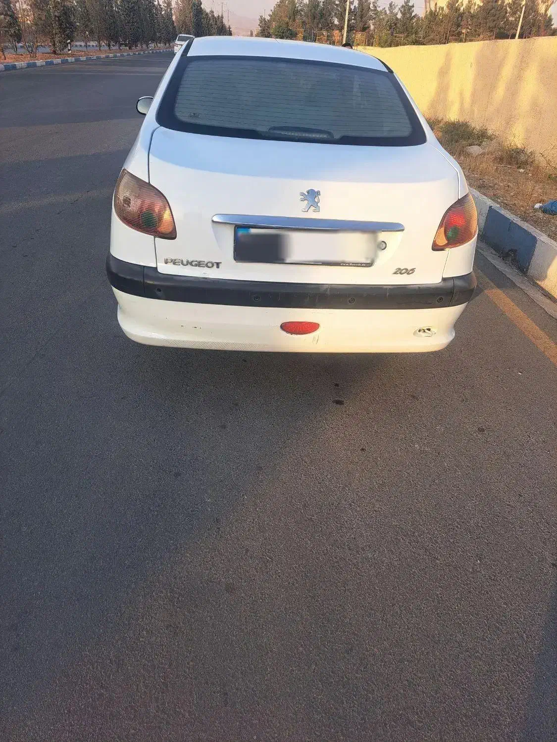 پژو ۲۰۶ صندوق دار v8 - 1392