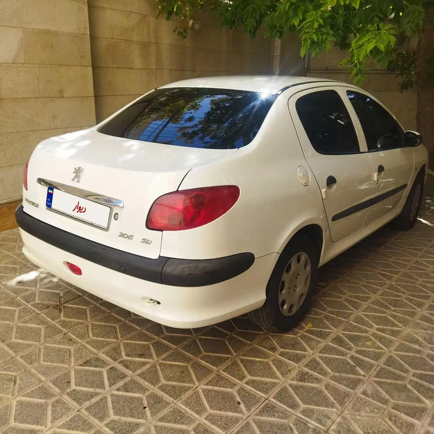پژو ۲۰۶ صندوق دار v8 - 1395