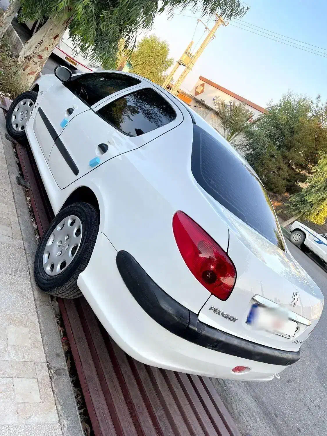 پژو ۲۰۶ صندوق دار v8 - 1395