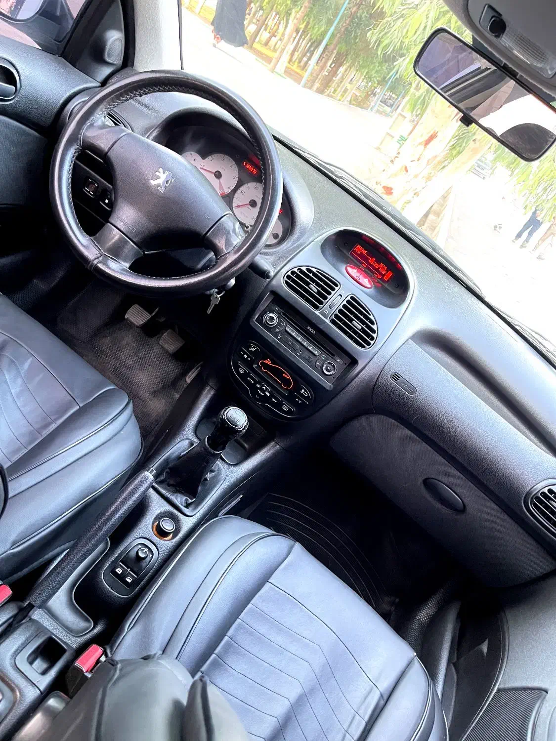 پژو ۲۰۶ صندوق دار v8 - 1395