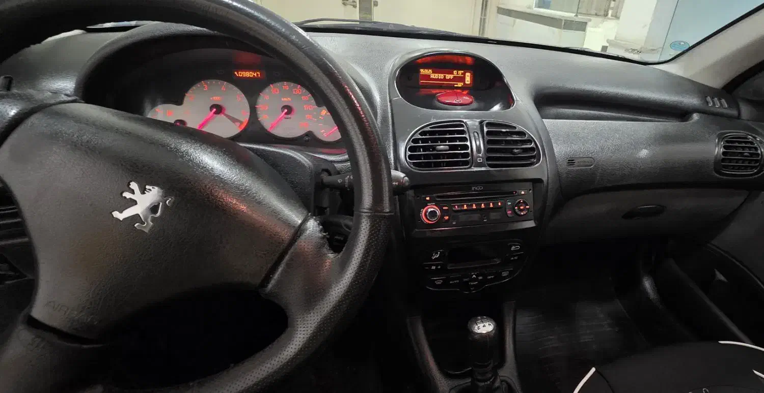پژو ۲۰۶ صندوق دار v8 - 1399