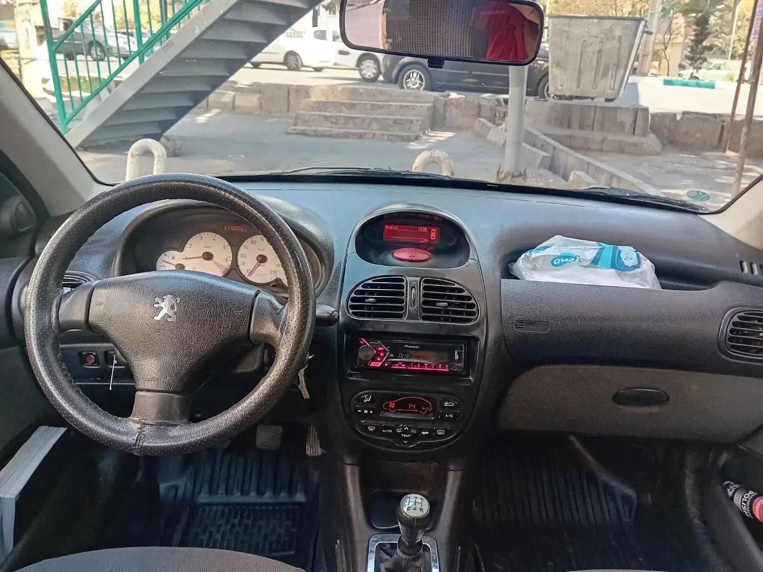 پژو ۲۰۶ صندوق دار v8 - 1398