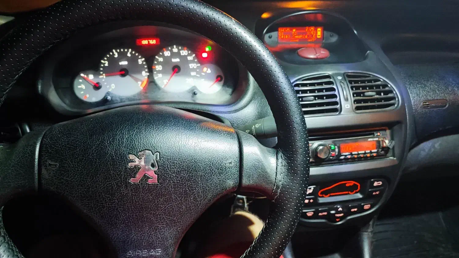 پژو ۲۰۶ صندوق دار v8 - 1395