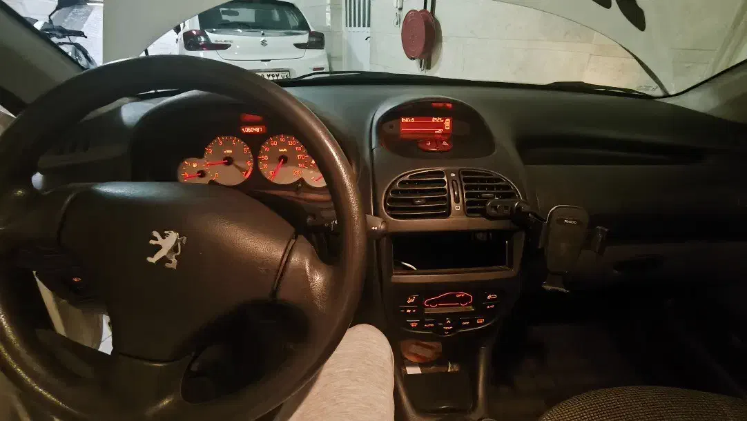 پژو ۲۰۶ صندوق دار v8 - 1398