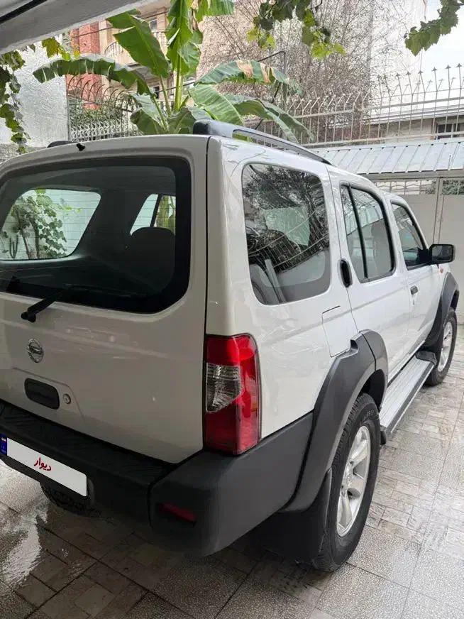 نیسان رونیز دنده‌ای - 1386