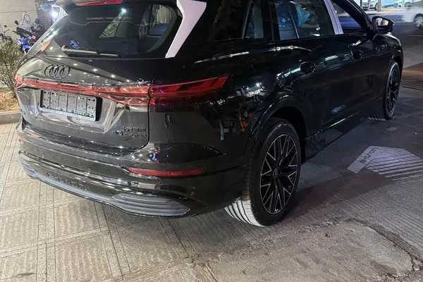 آئودی الکتریکی Q5 ۴۰ - 2024