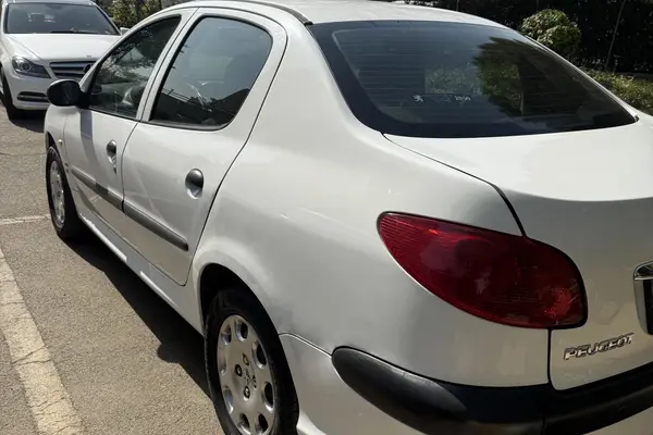 پژو ۲۰۶ صندوق دار v8 - 1396