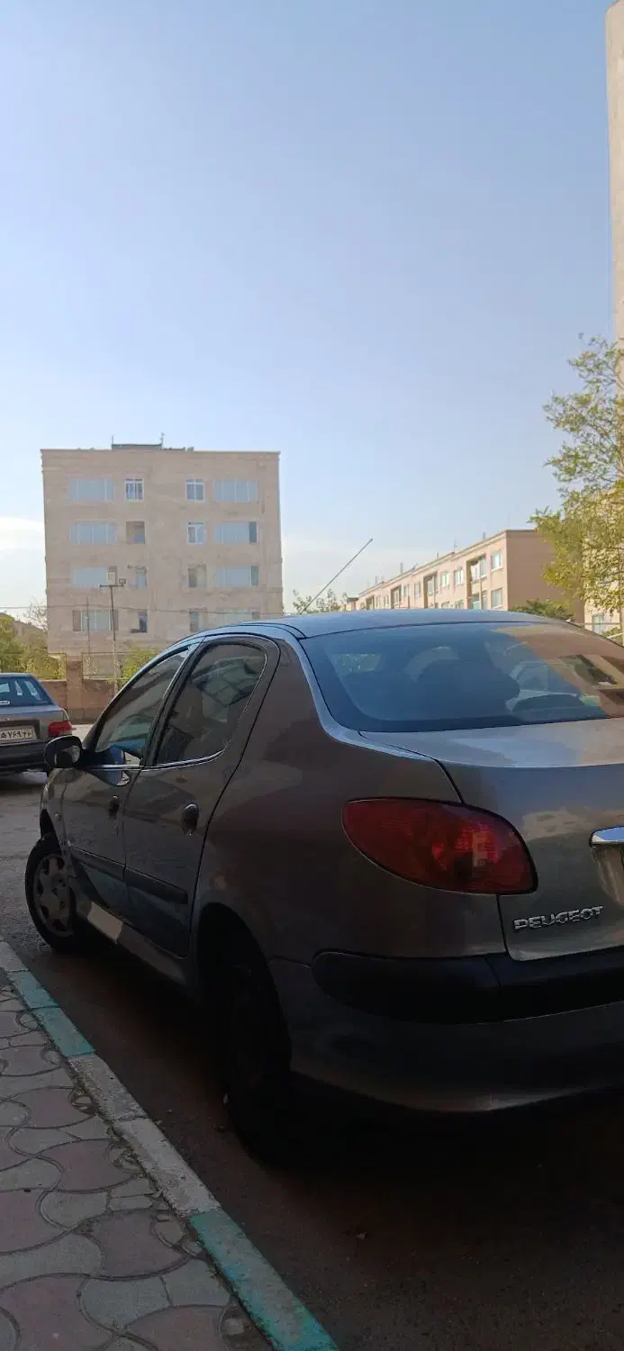 پژو ۲۰۶ صندوق دار v8 - 1391