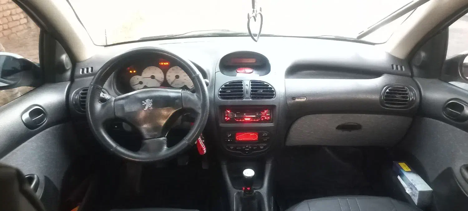 پژو ۲۰۶ صندوق دار v8 - 1390