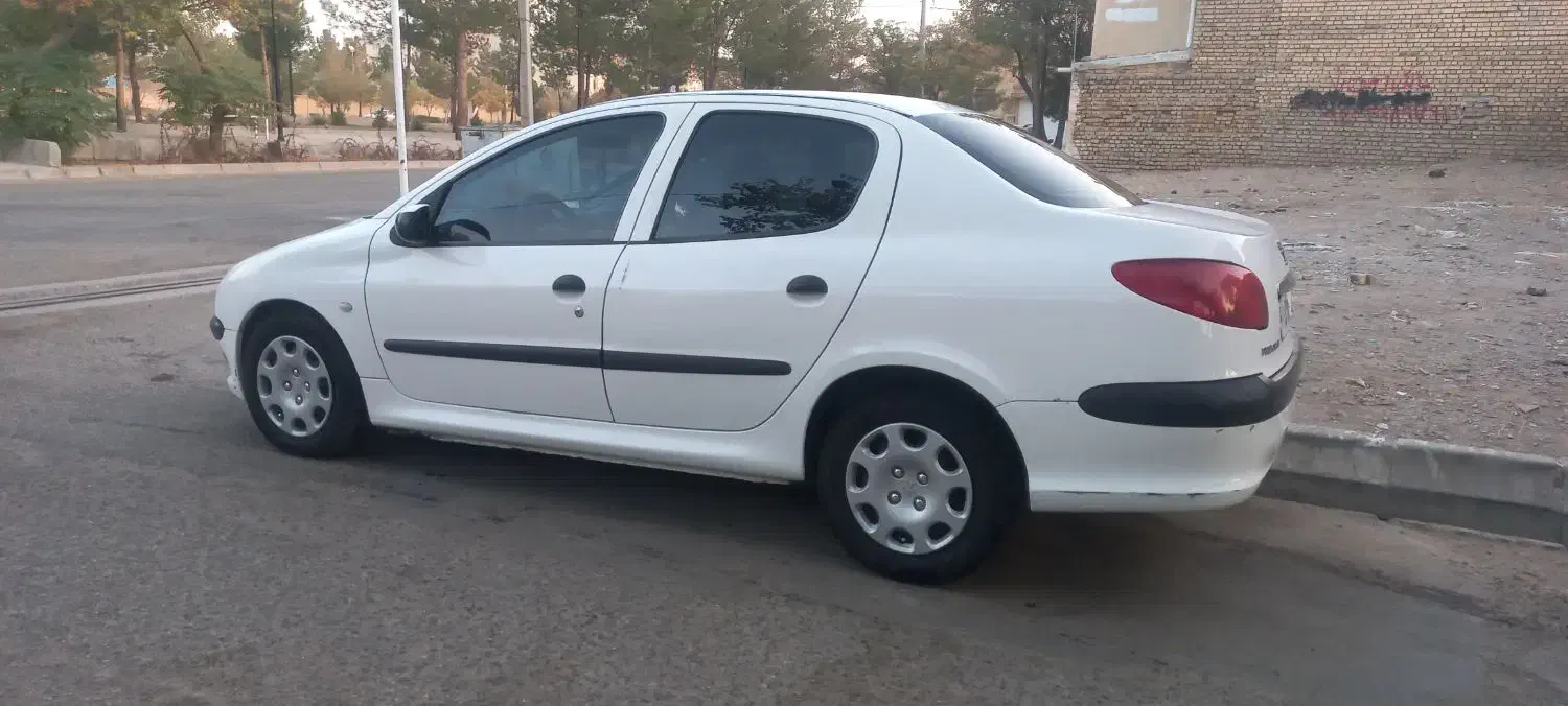 پژو ۲۰۶ صندوق دار v8 - 1390