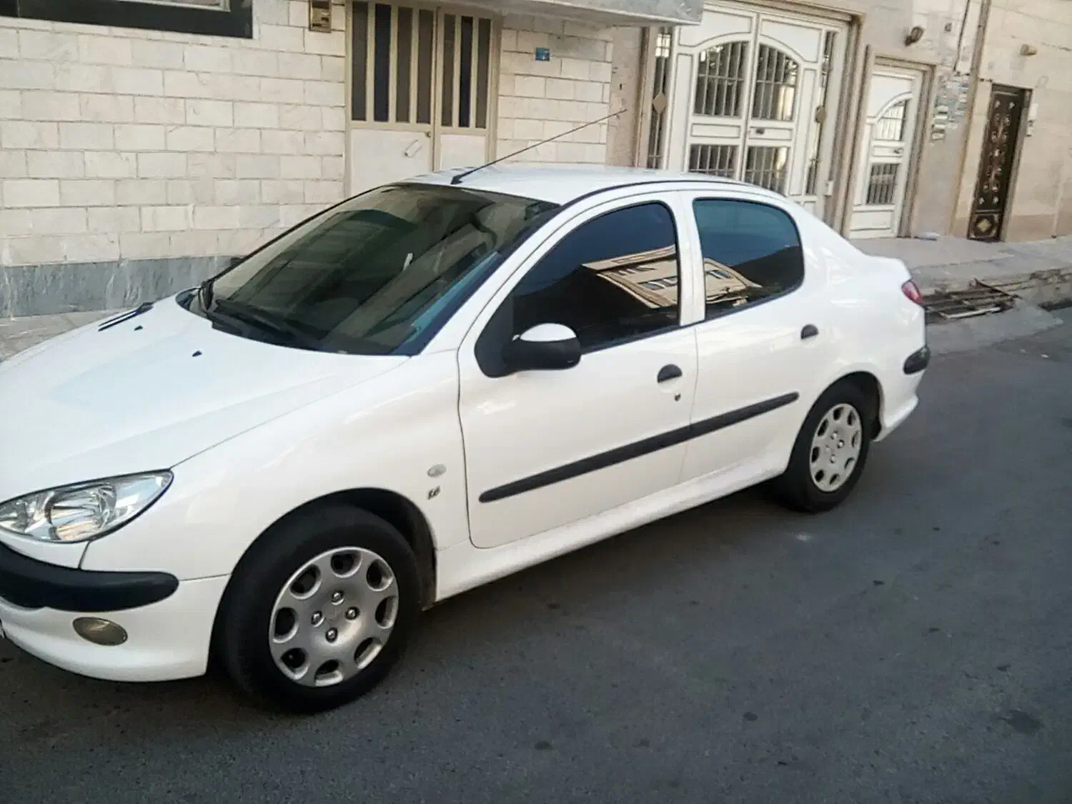 پژو ۲۰۶ صندوق دار v8 - 1398