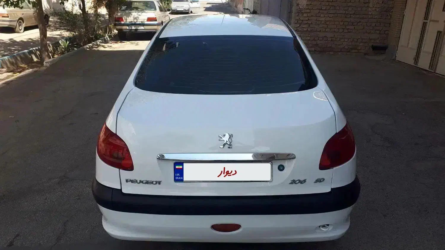 پژو ۲۰۶ صندوق دار v8 - 1394