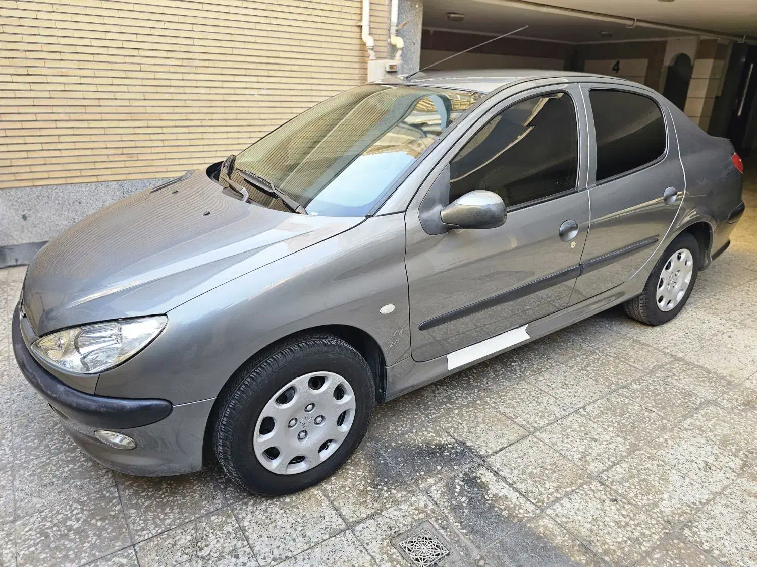 پژو ۲۰۶ صندوق دار v8 - 1397