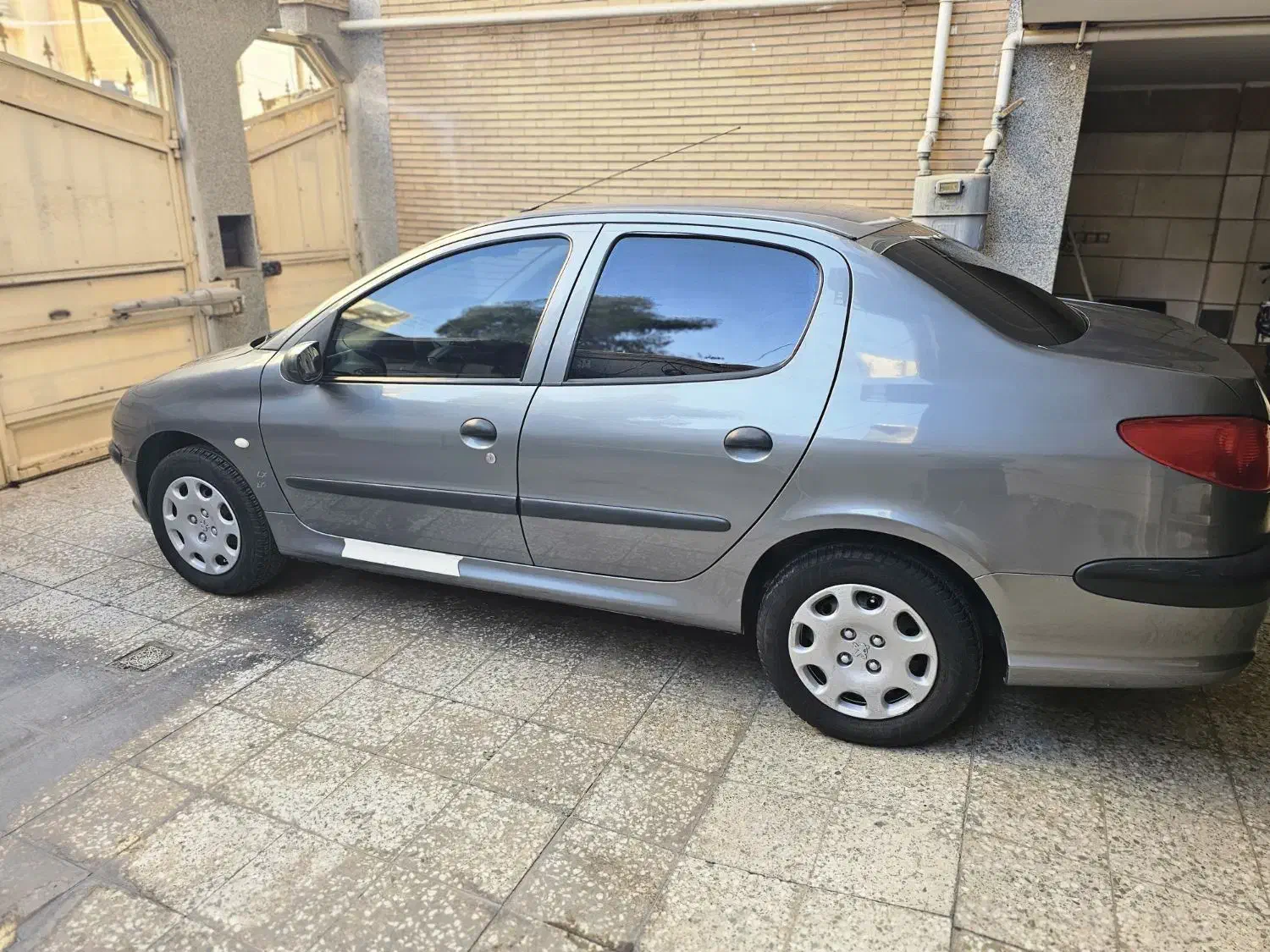 پژو ۲۰۶ صندوق دار v8 - 1397