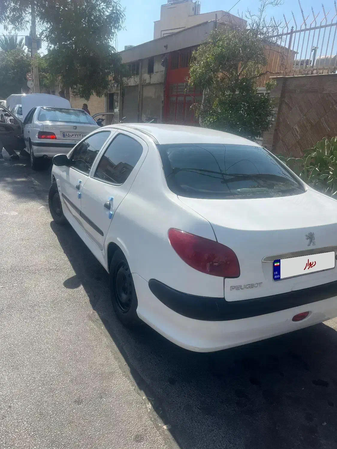 پژو ۲۰۶ صندوق دار v8 - 1393