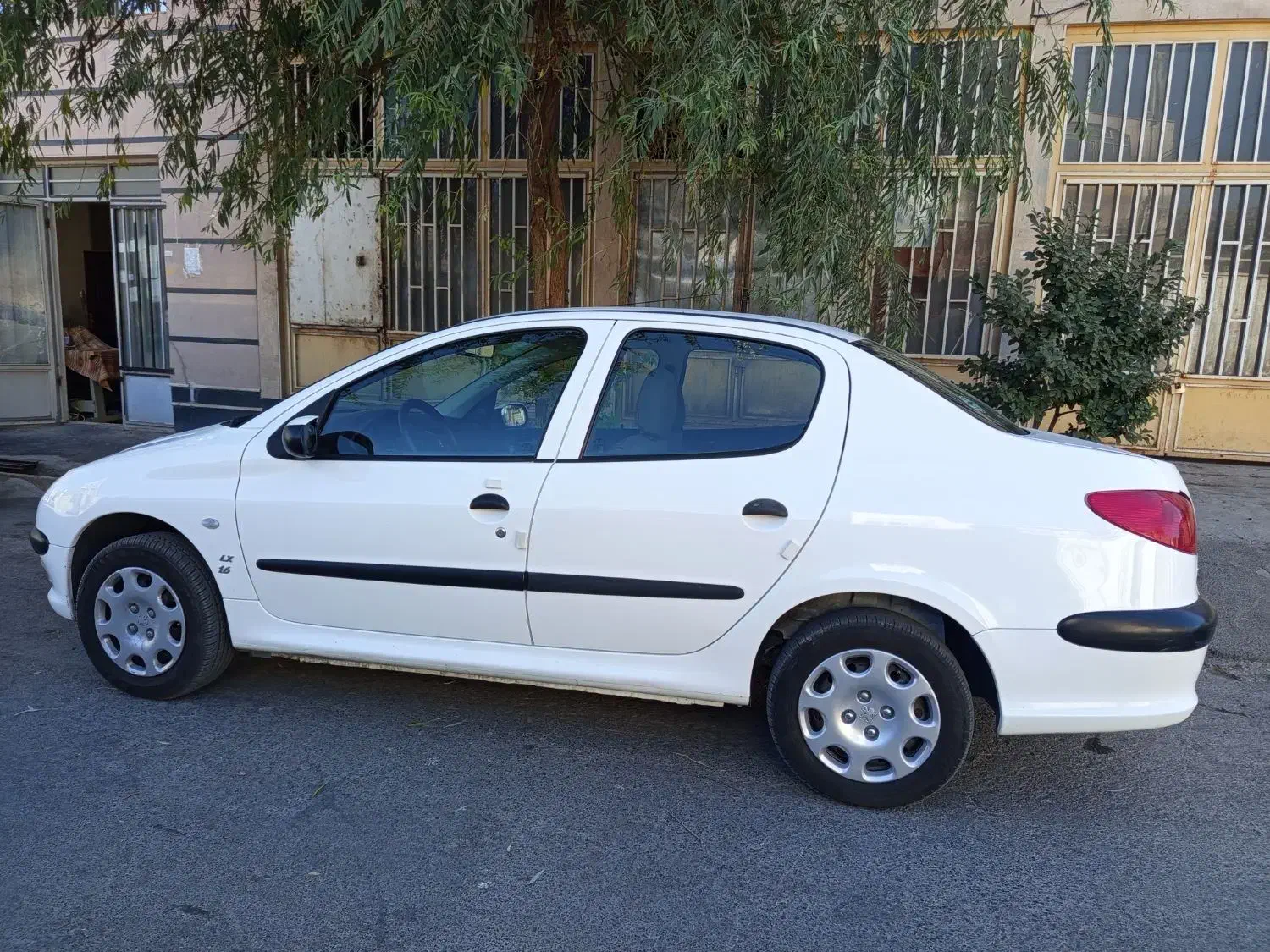 پژو ۲۰۶ صندوق دار v8 - 1398