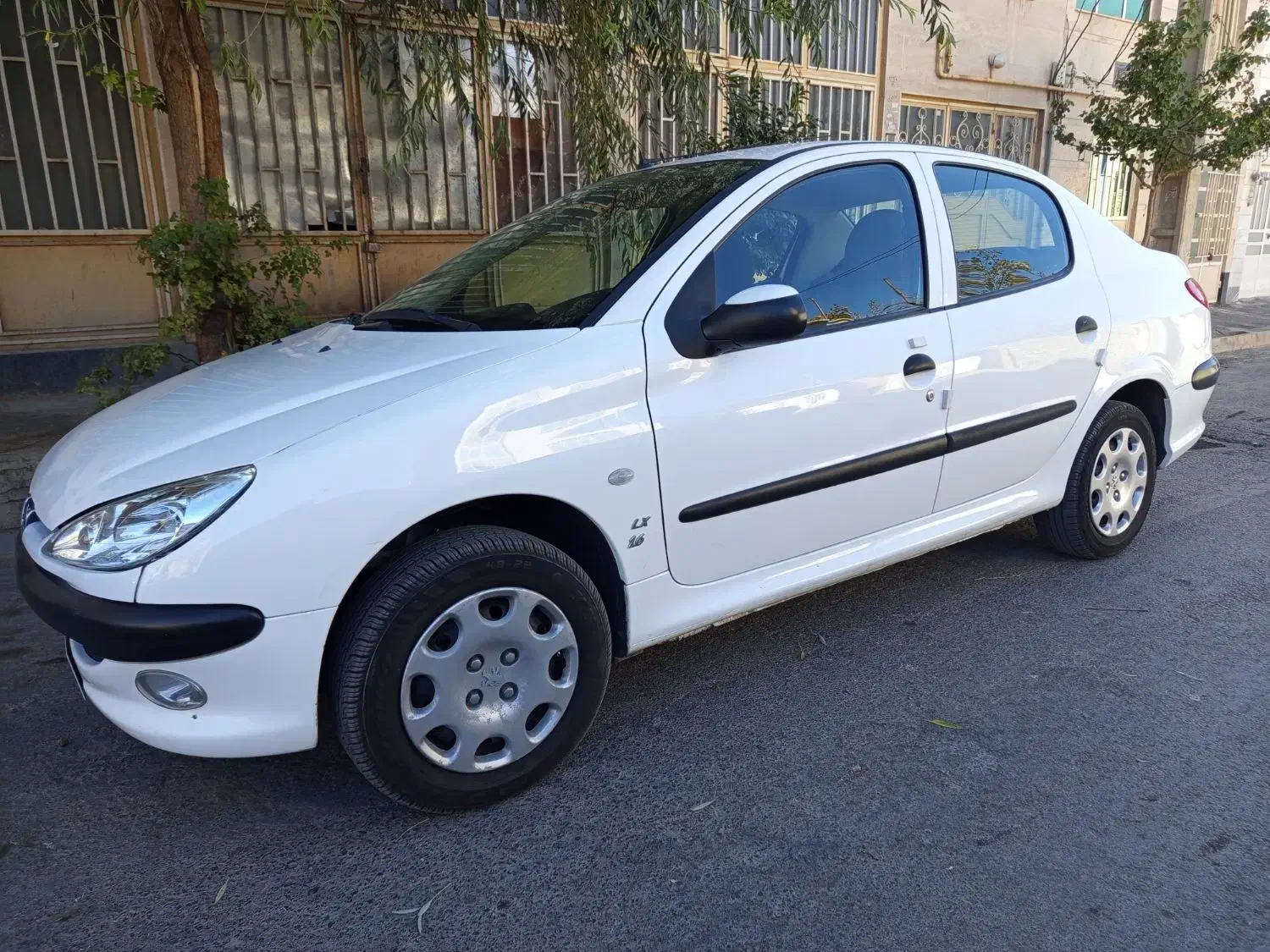 پژو ۲۰۶ صندوق دار v8 - 1398