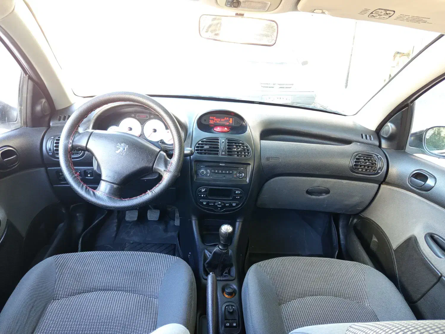 پژو ۲۰۶ صندوق دار v8 - 1398
