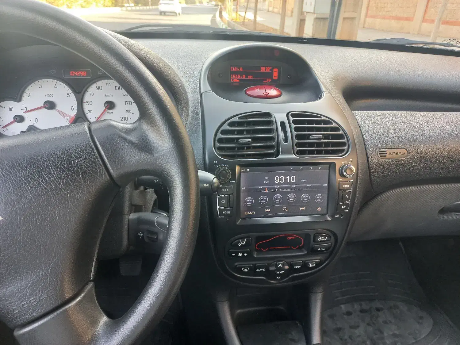 پژو ۲۰۶ صندوق دار v8 - 1398